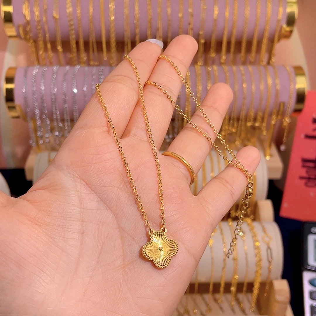 小***王一一一一一套链四叶草