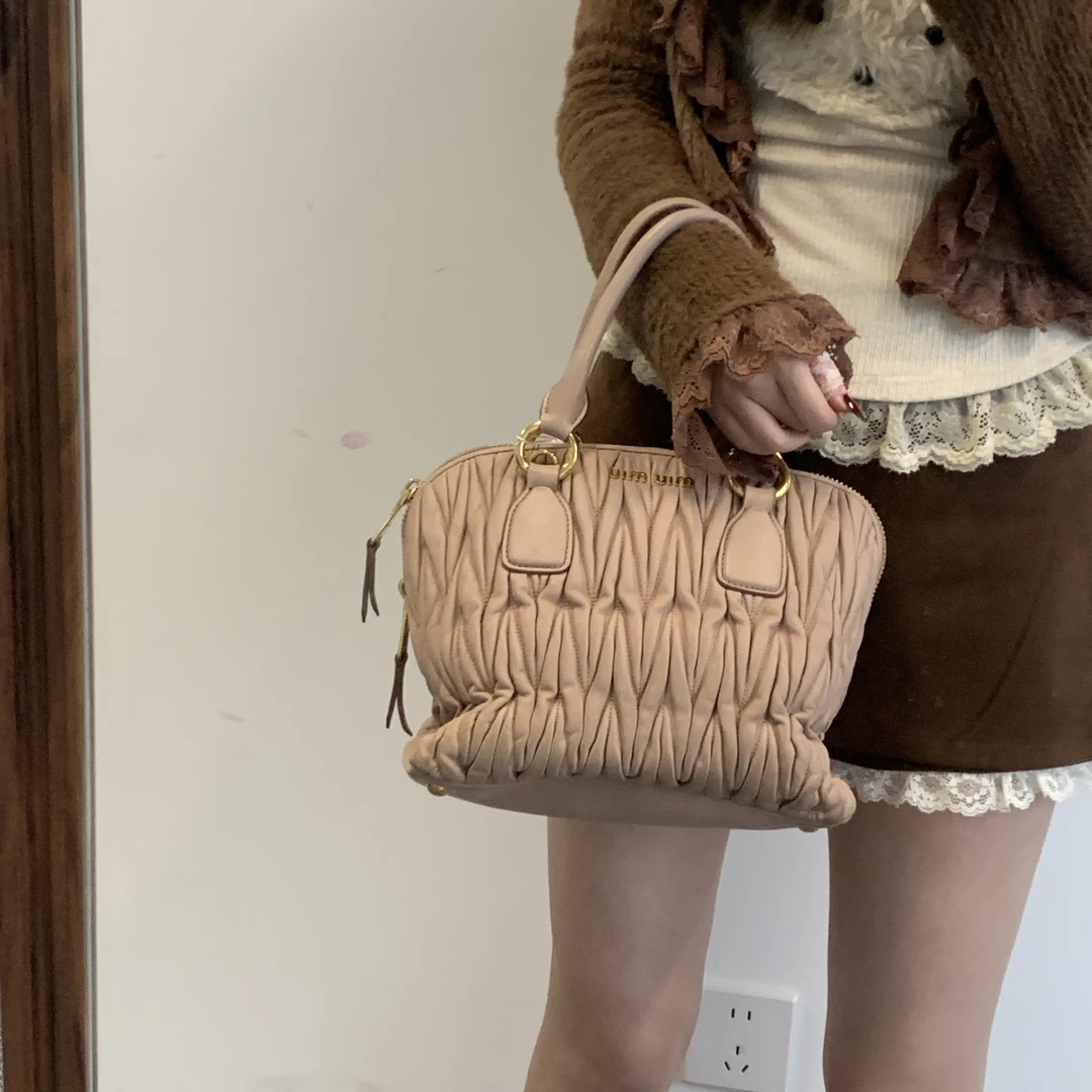 95新 MIU MIU/缪缪  miumiu 裸色褶皱手提包