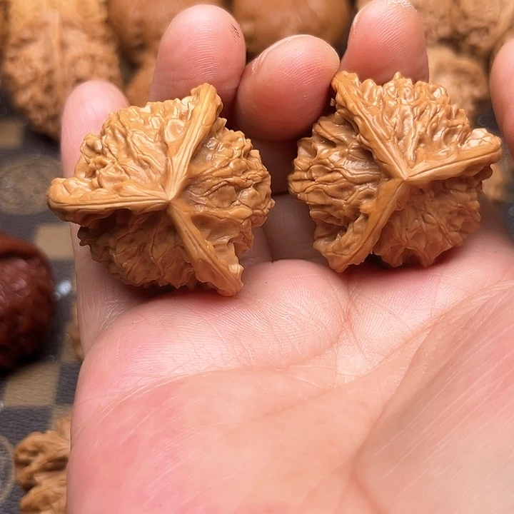 苗***文玩核桃吊坠The first time