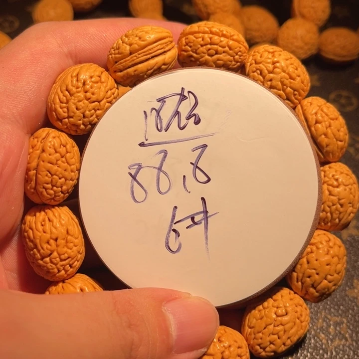 手串桃核18左右钱袋子6号