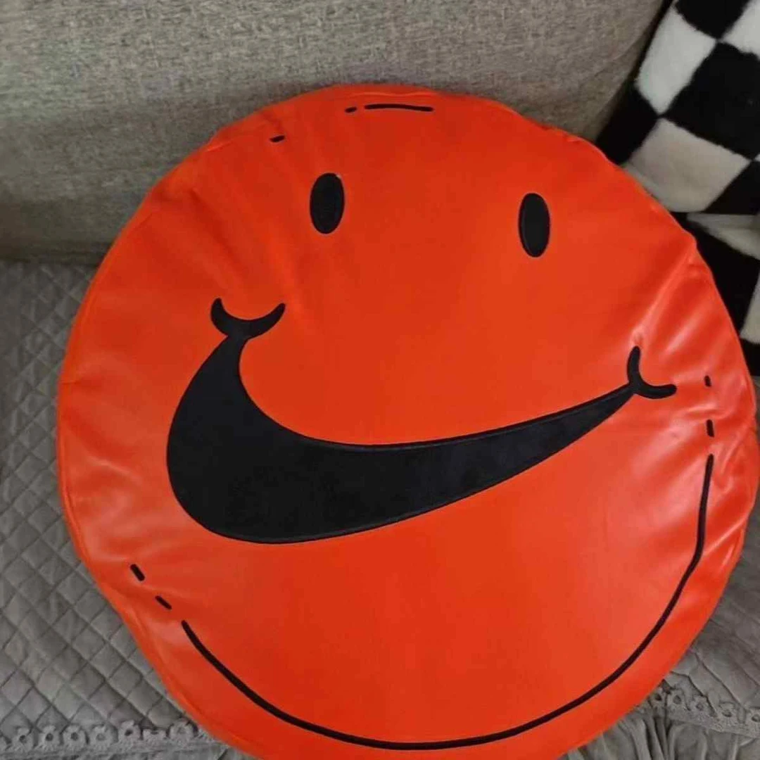 Nike耐克会员限定生日LOGO钩子靠背靠枕沙发靠枕头坐垫送礼礼物