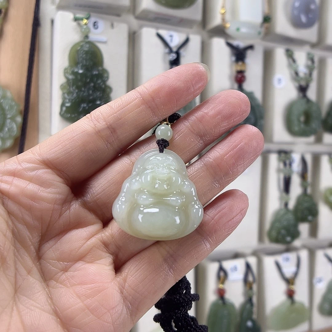 王***风和田玉未镶嵌颈饰