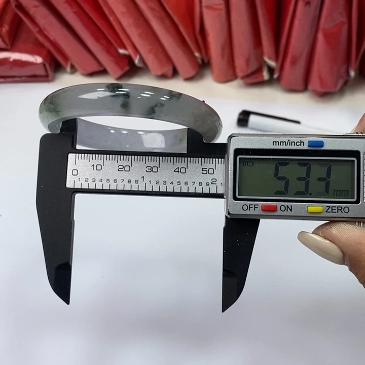 翡翠手镯未镶嵌188