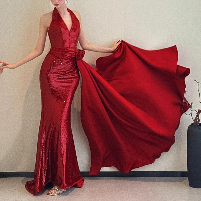 挂脖敬酒服2025新款酒红色亮片新娘订婚结婚礼裙女宴会晚礼服气质