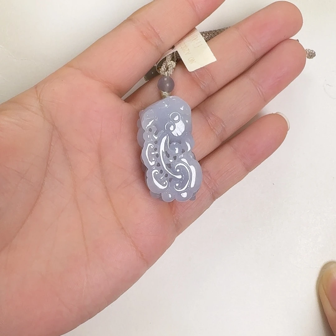 翡翠未镶嵌颈饰日**启貔貅