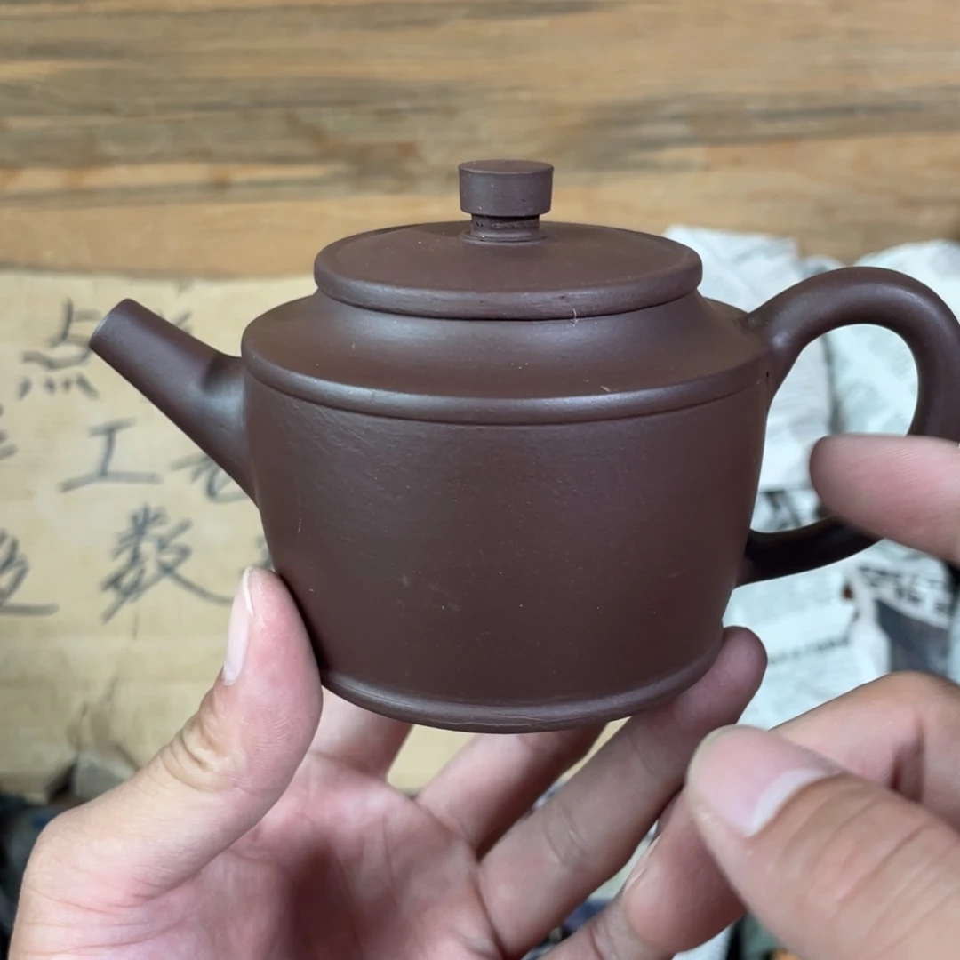 茶壶紫砂老厂紫砂壶一件。