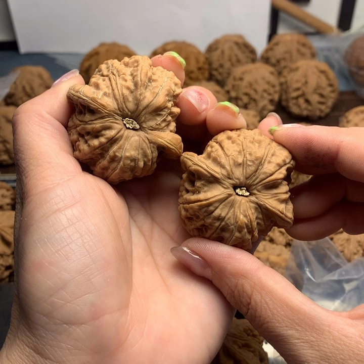 吊坠文玩核桃尤血麒麟