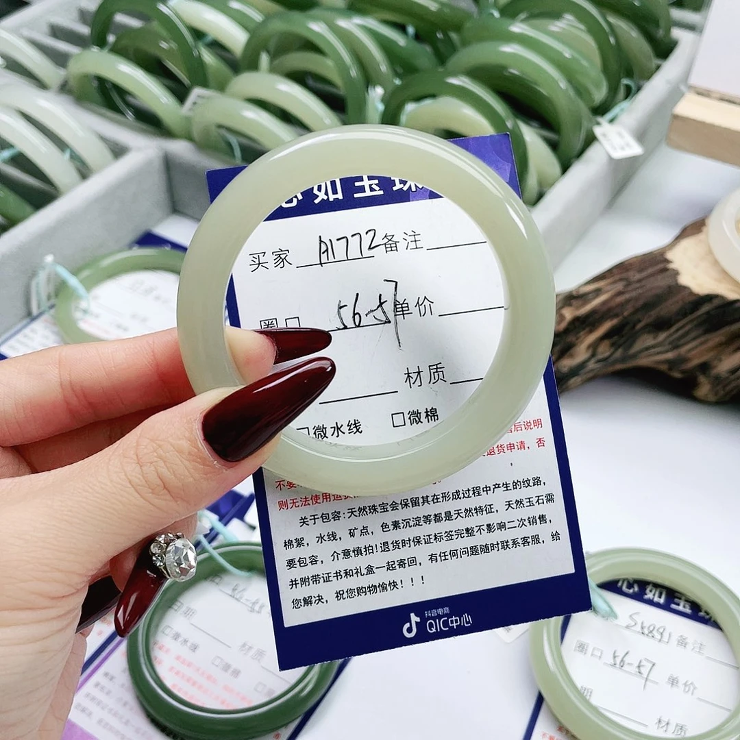 和田玉手镯未镶嵌小*彤