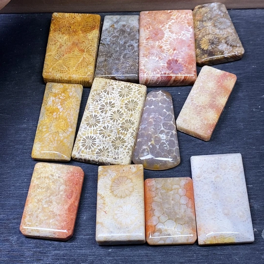 楚***缘查罗石合金颈饰吊坠