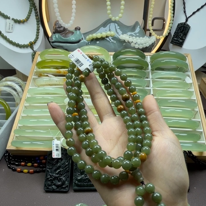 苏***梧和田玉（糖玉）未镶嵌手链