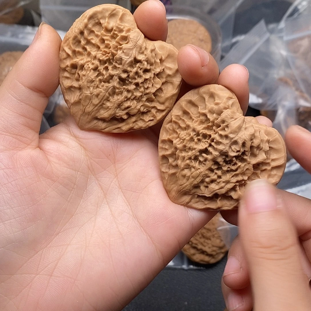 吊坠文玩核桃桃心一对