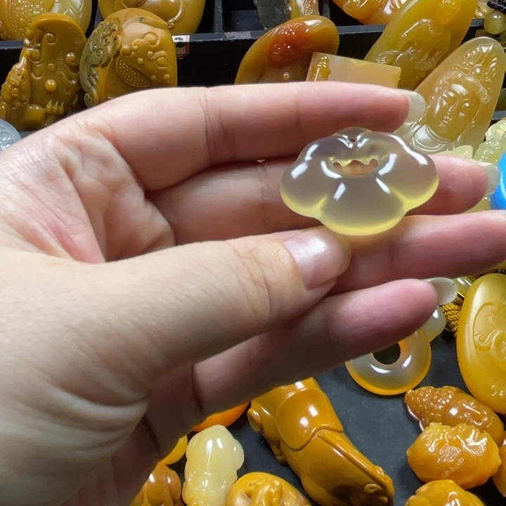 兰***东石英质玉未镶嵌颈饰