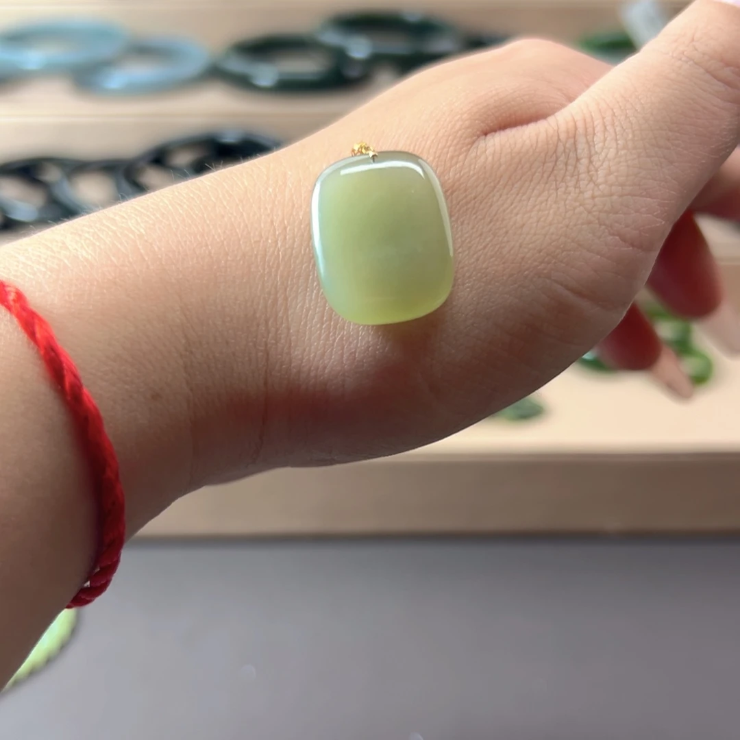 和田玉18K金镶嵌颈饰