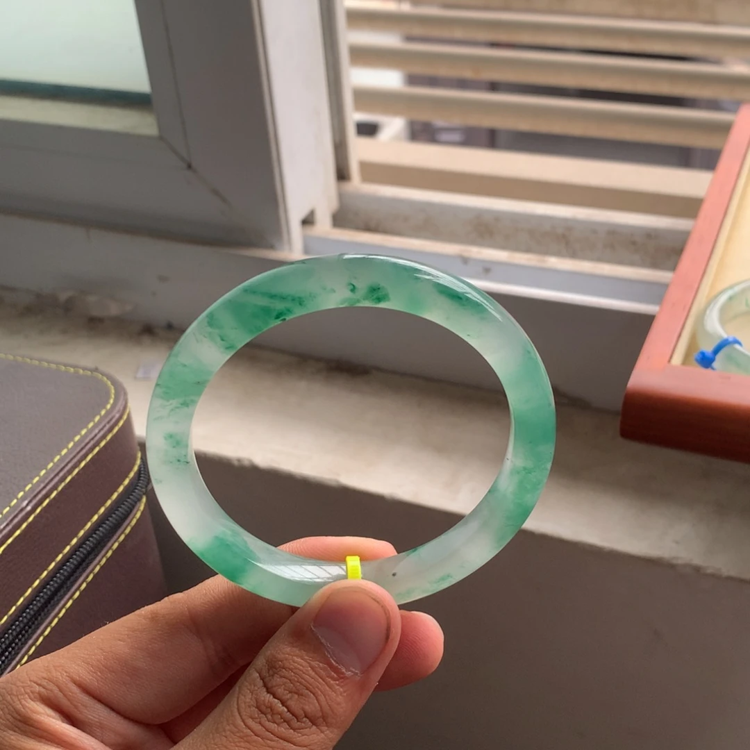 石英质玉手镯未镶嵌真*?