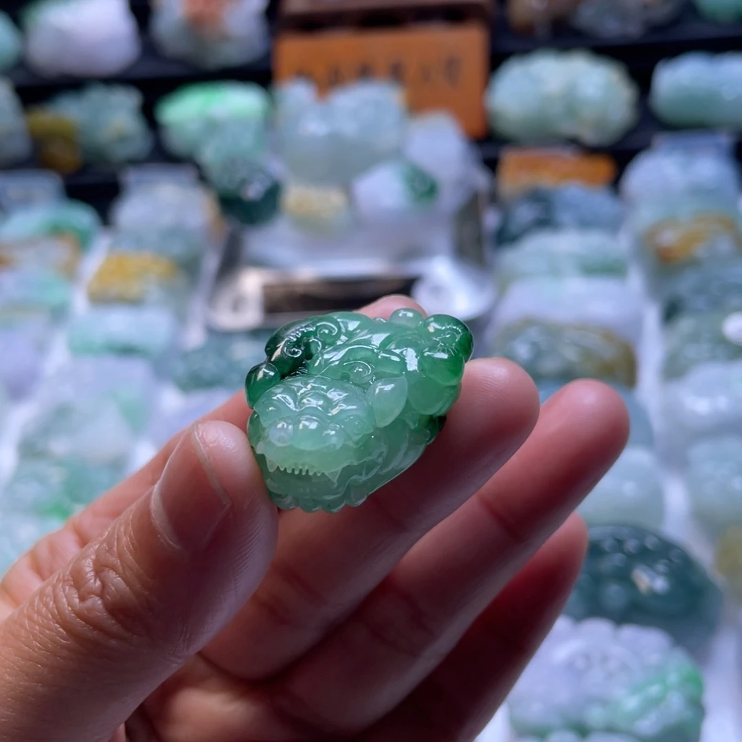 翡翠颈饰未镶嵌貔貅