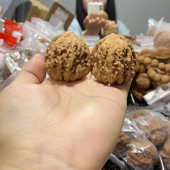 小***发文玩核桃吊坠大凹底38