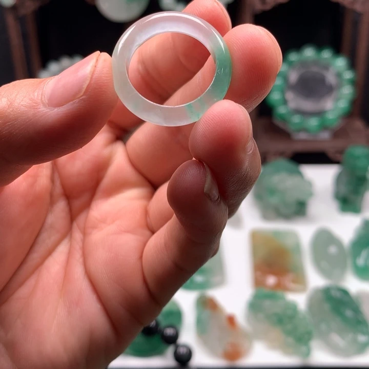 石英质玉未镶嵌颈饰