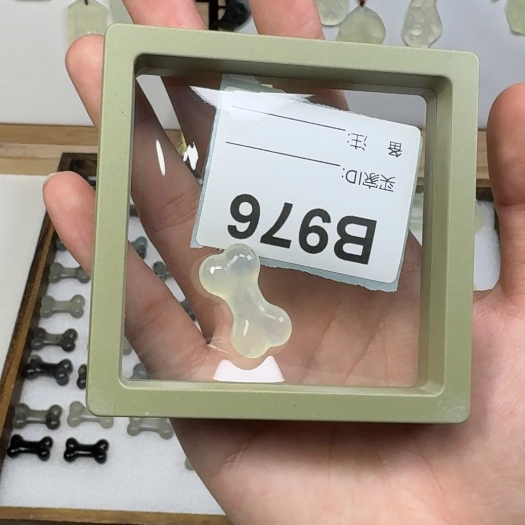 蛇纹石玉吊坠未镶嵌挽*