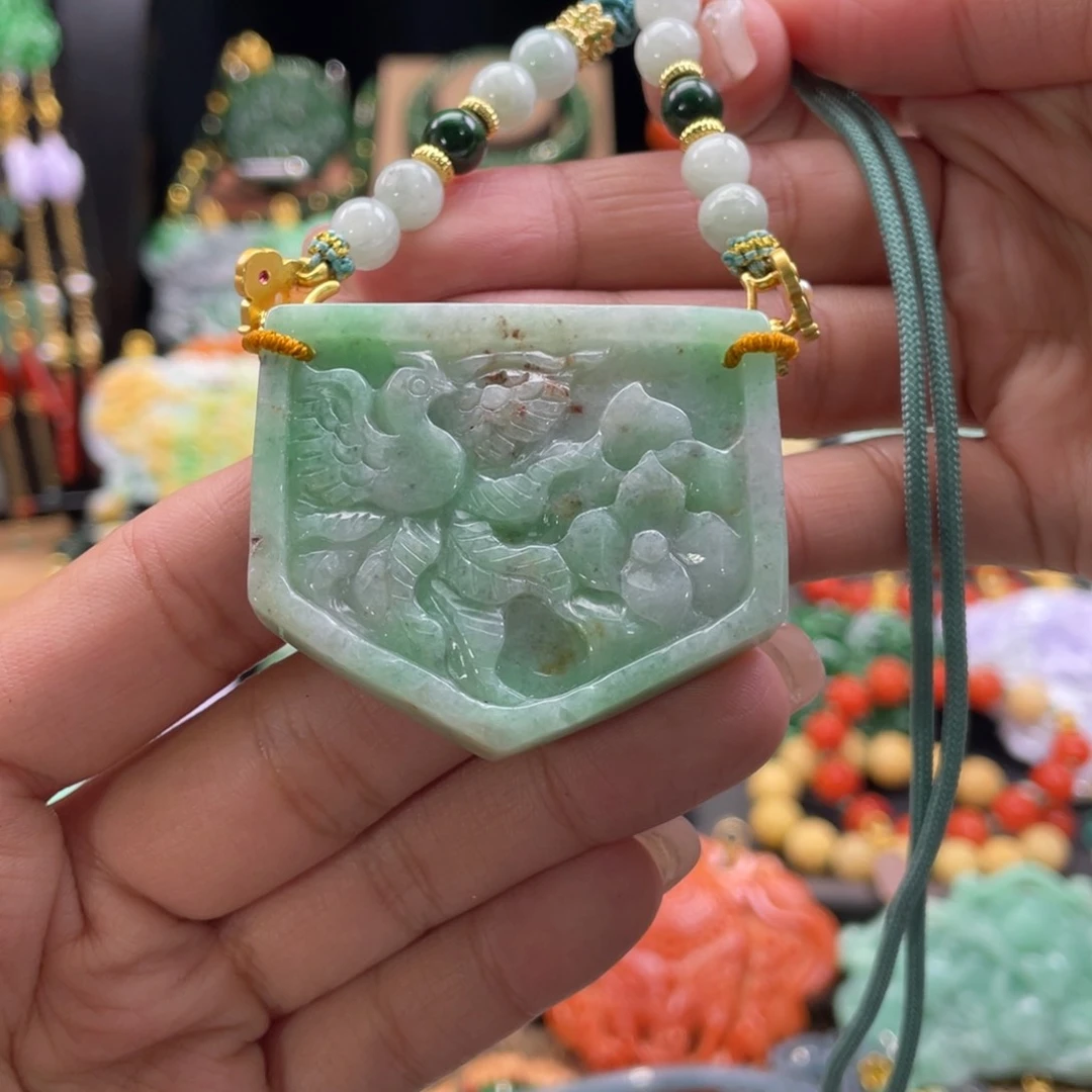 翡翠颈饰未镶嵌代编织