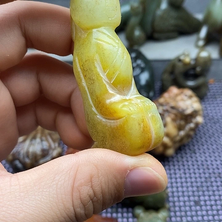 未镶嵌蛇纹石玉颈饰