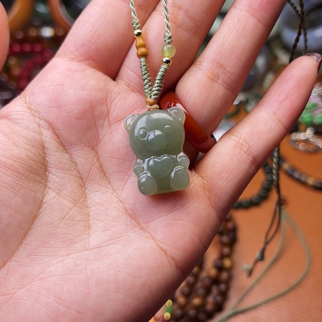 蛇纹石玉未镶嵌颈饰