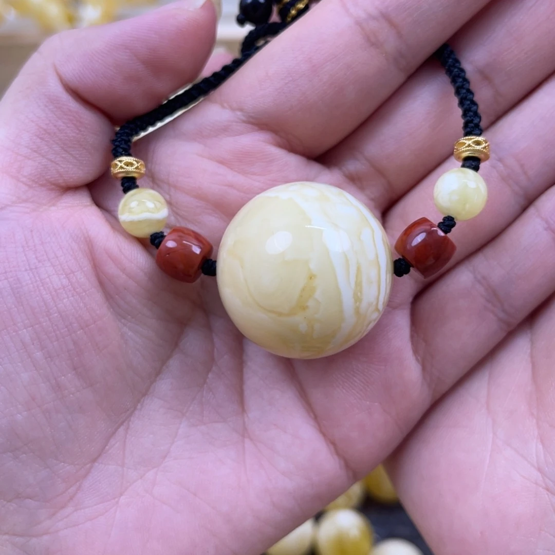 未镶嵌蜜蜡裸石咚***。尺寸27.6