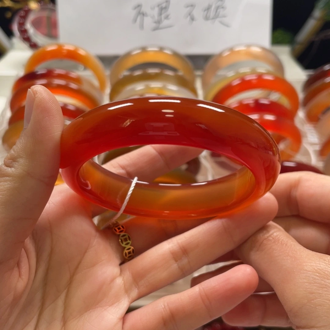 玛瑙/玉髓手镯未镶嵌o****y