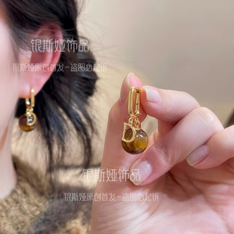 【银斯娅饰品】QR1687字母D搭配虎眼石珠珠耳扣