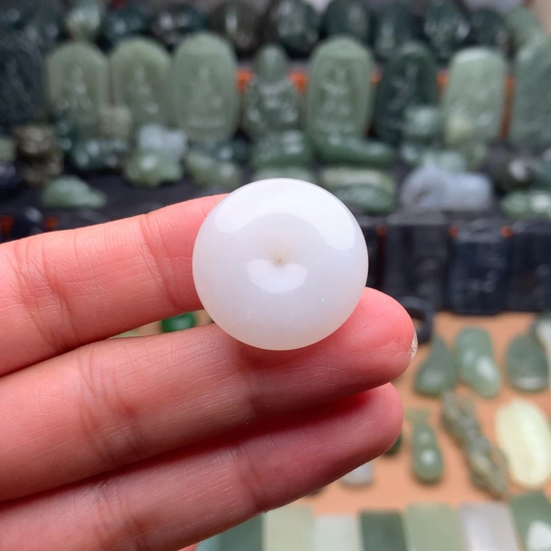 和田玉未镶嵌颈饰挂件82