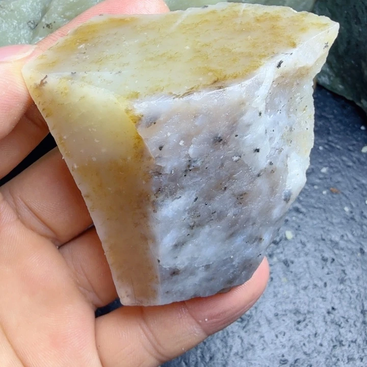 和田玉（糖玉）未镶嵌珠宝奇石