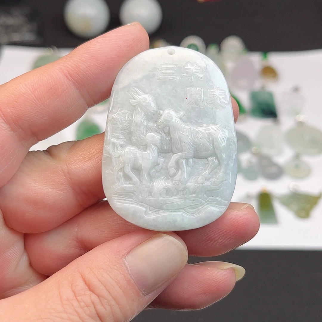 翡翠未镶嵌颈饰三羊开泰