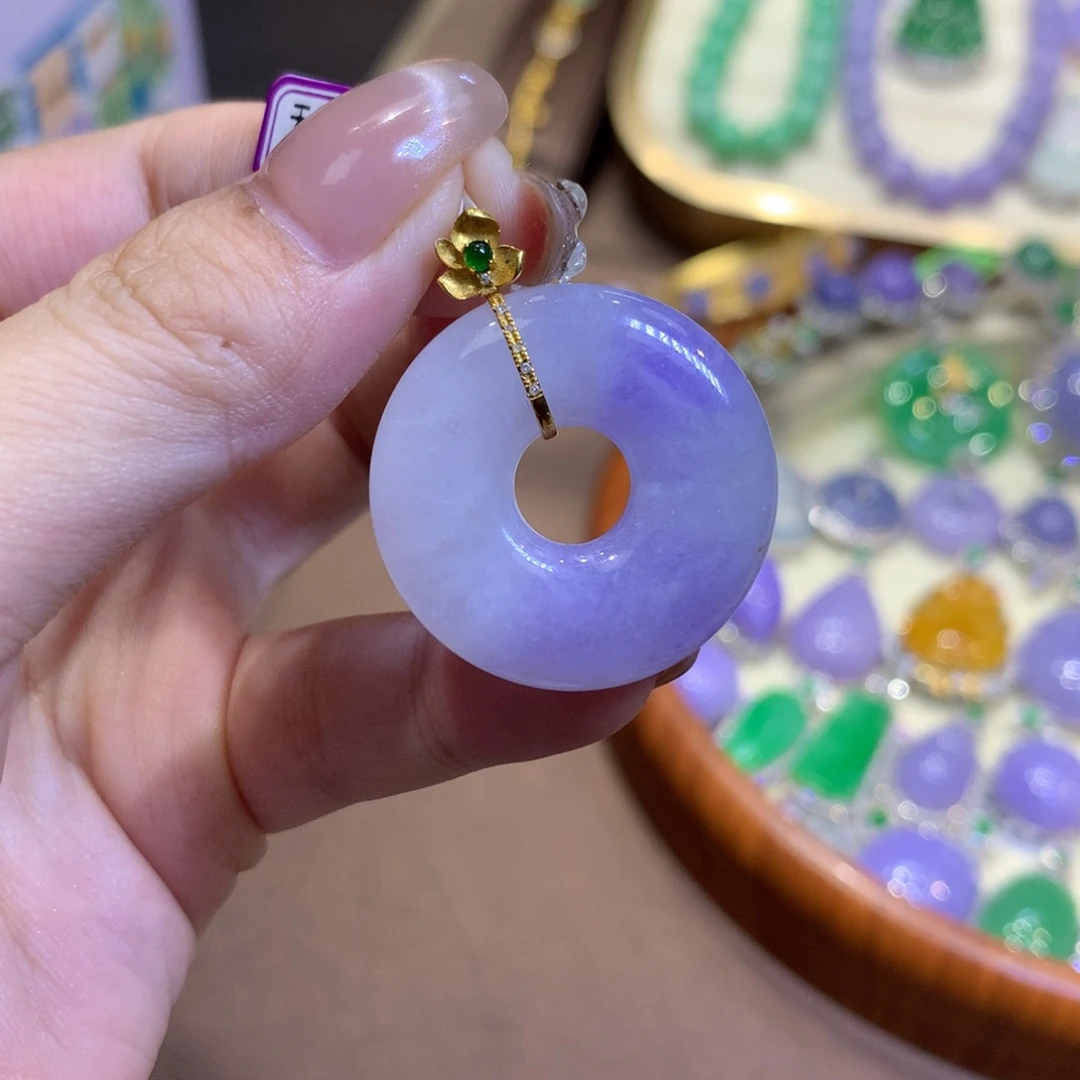 翡翠18K金镶嵌颈饰