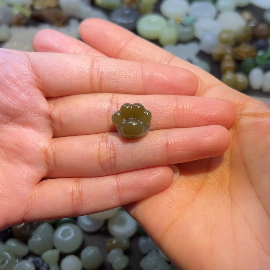 幺***林和田玉未镶嵌颈饰