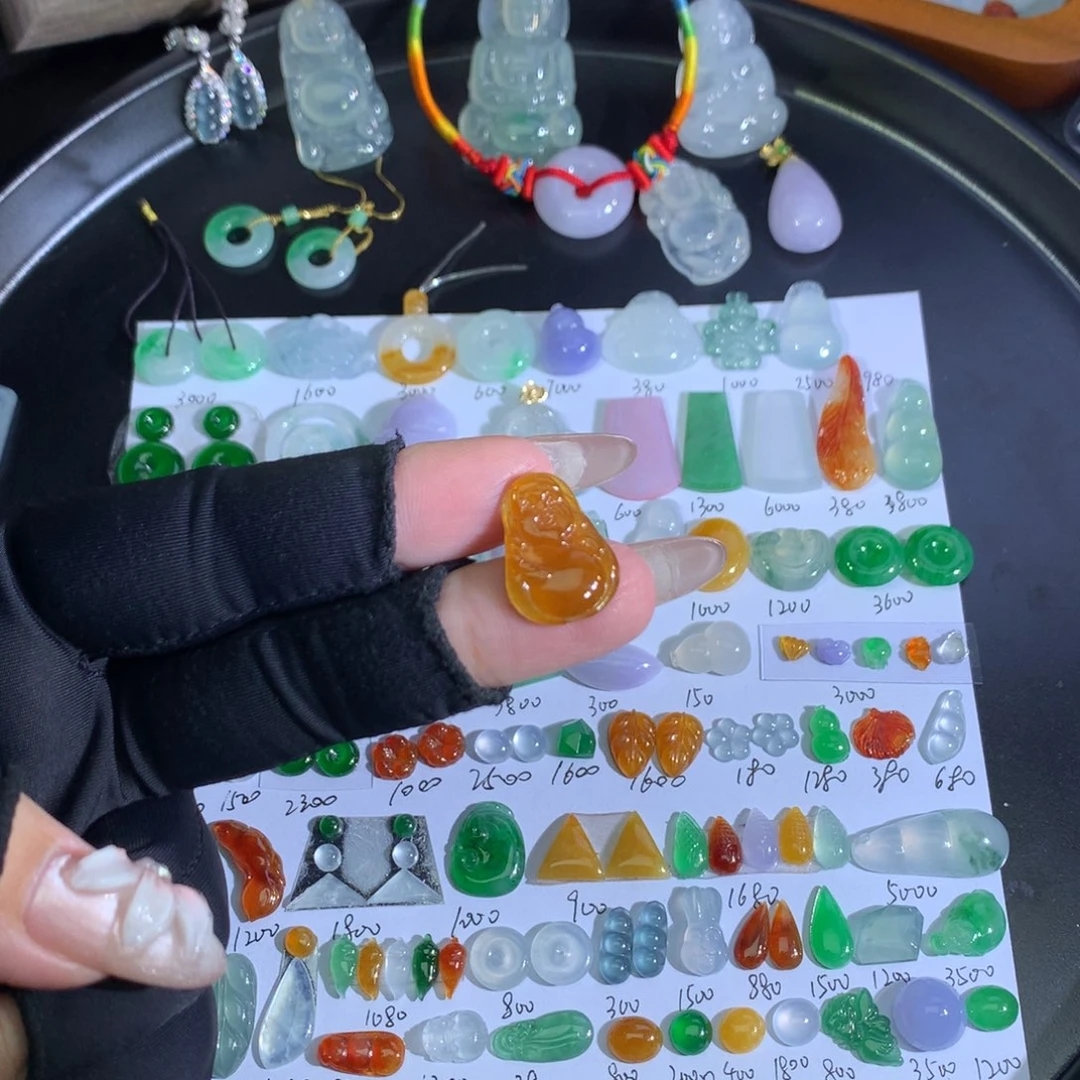 翡翠未镶嵌吊坠(不含链)黄翡财爷爷