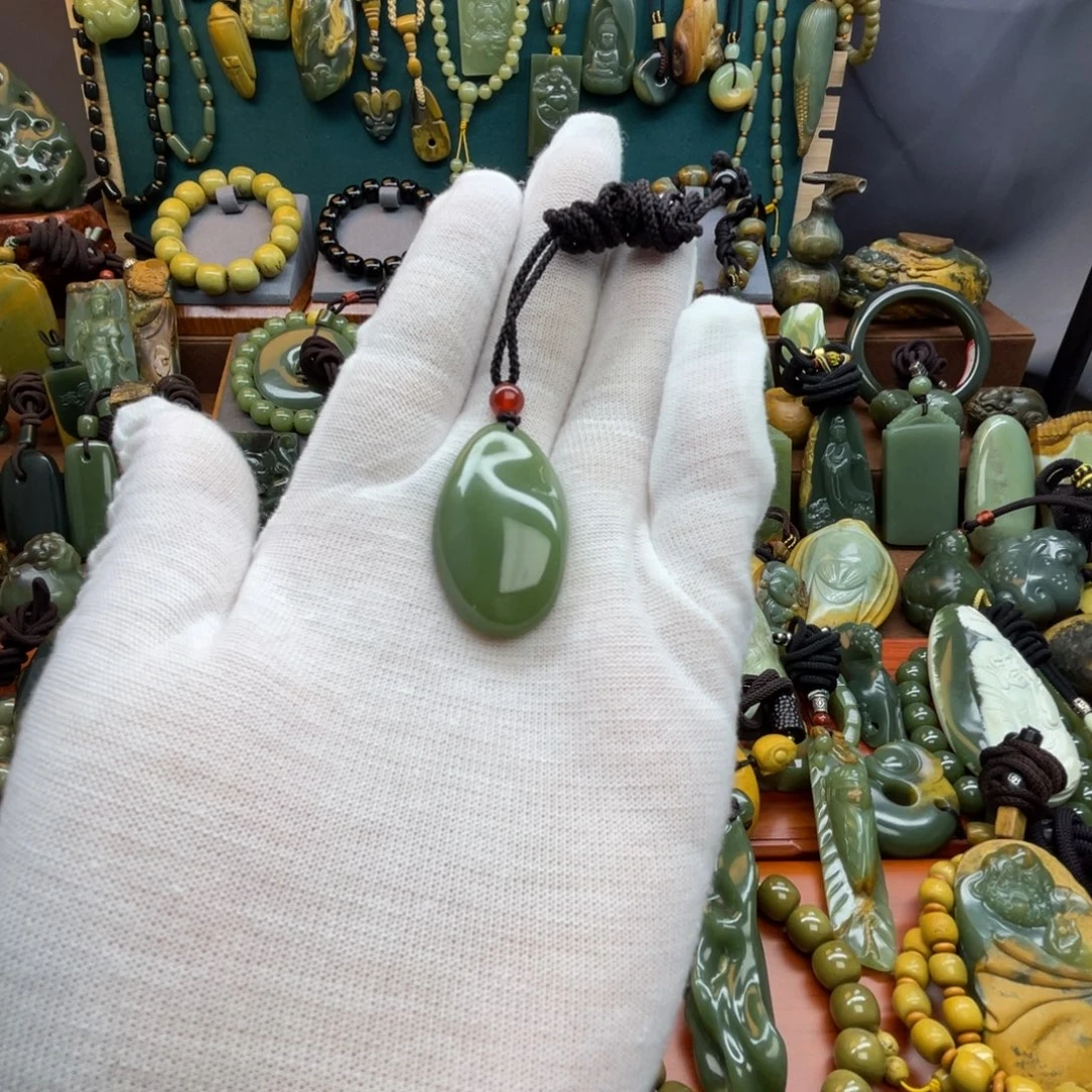 岫岩老玉（透闪石质玉）未镶嵌颈饰