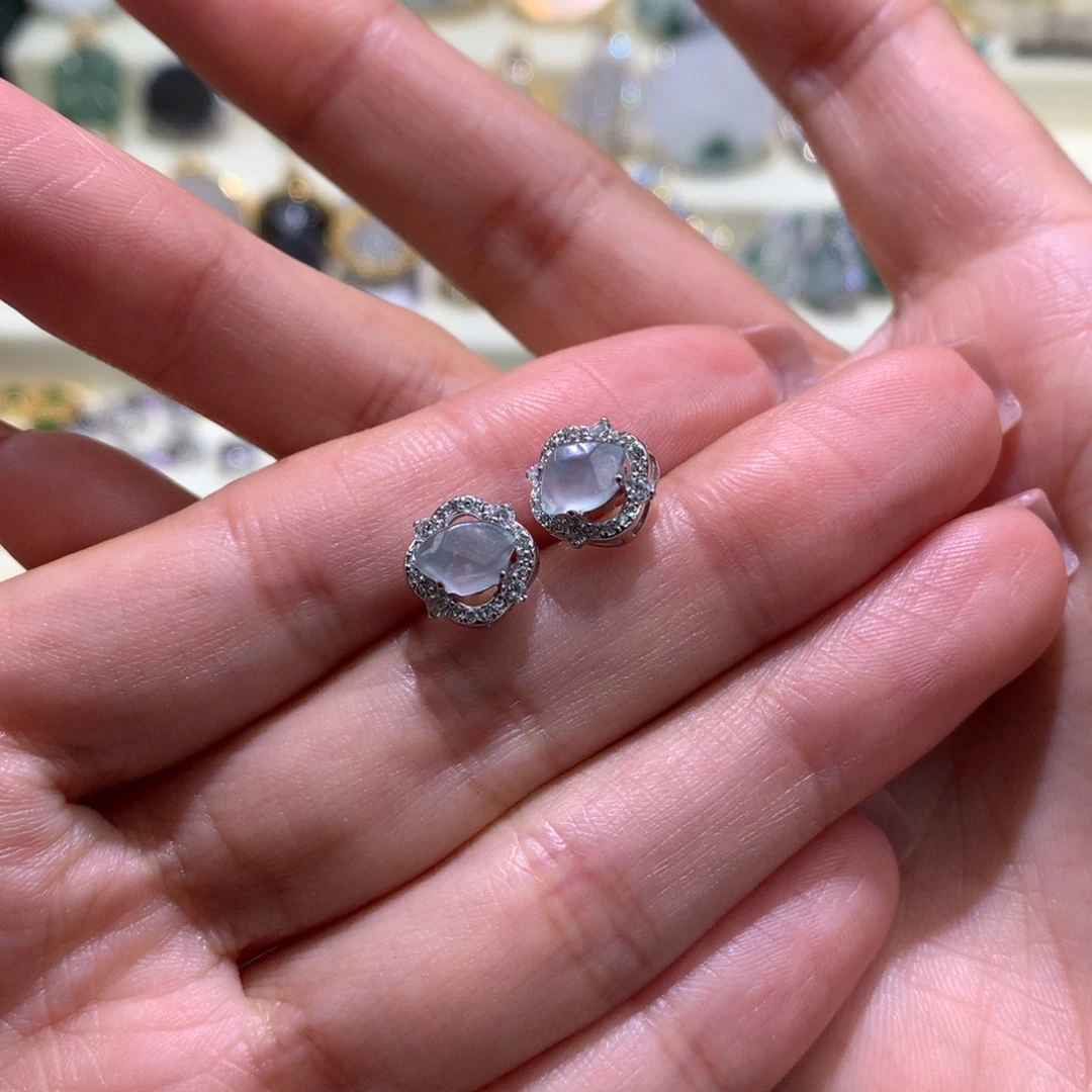 颈饰银S925镶嵌翡翠耳钉