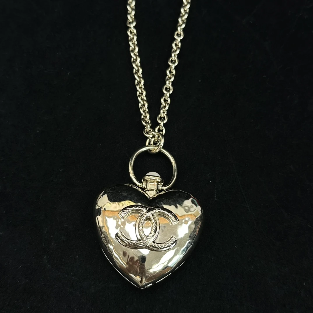 95新 Chanel/香奈儿 22C金色镶珍珠大爱心项链 05580