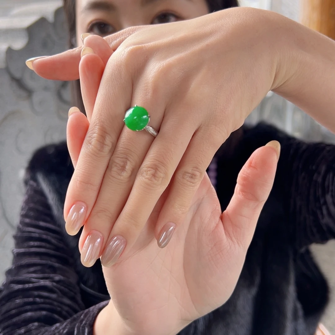 18K金镶嵌戒指翡翠天然缅甸翡翠戒指