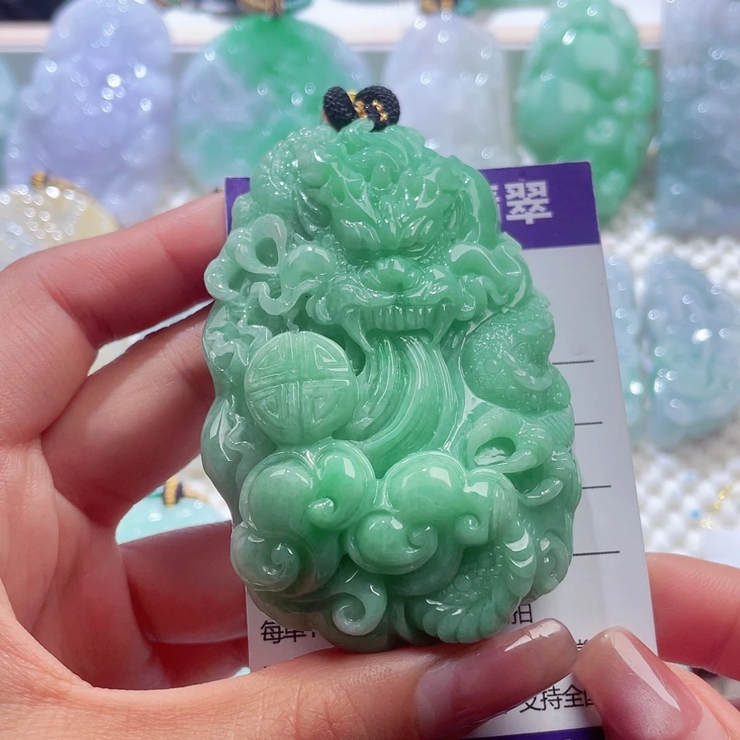 颈饰未镶嵌翡翠龙