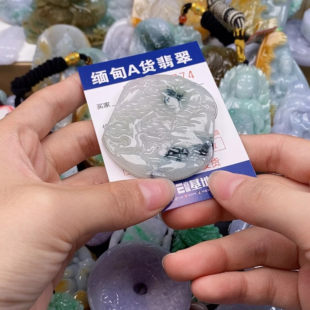 吊坠(不含链)未镶嵌翡翠