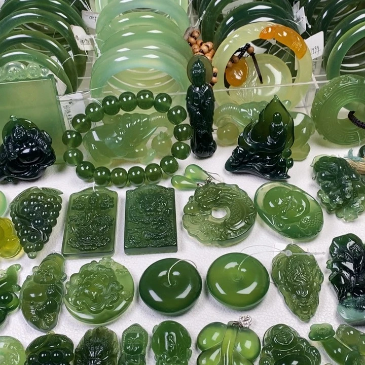 未镶嵌蛇纹石玉颈饰