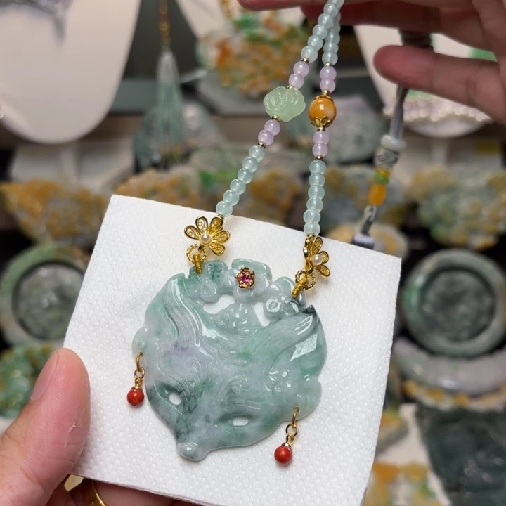 翡翠未镶嵌颈饰吊坠