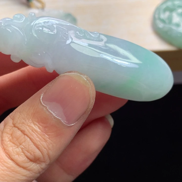 翡翠未镶嵌颈饰吊坠