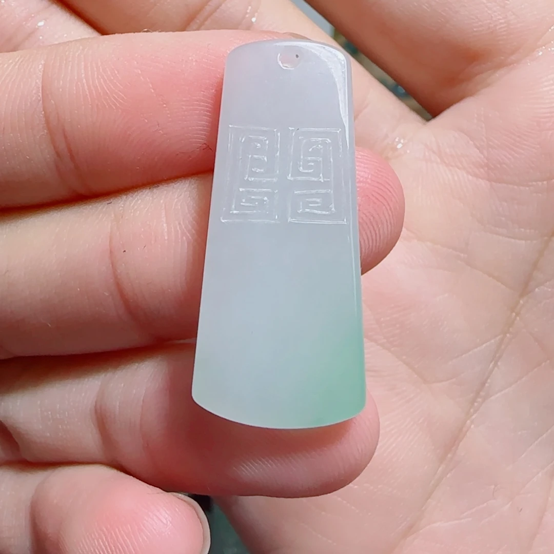 翡翠未镶嵌颈饰无事牌