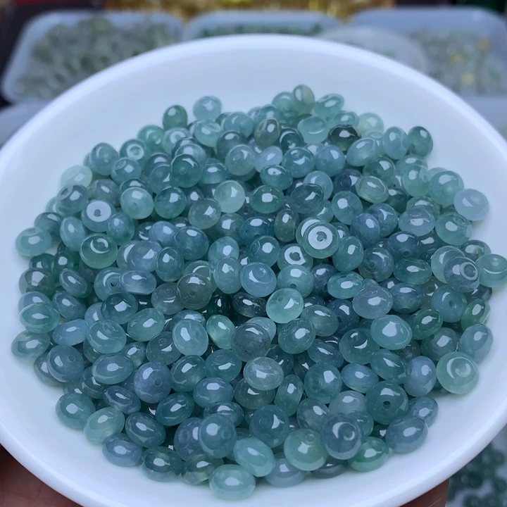 翡翠散珠卡3.5乘6.4冰蓝水鼓珠50个