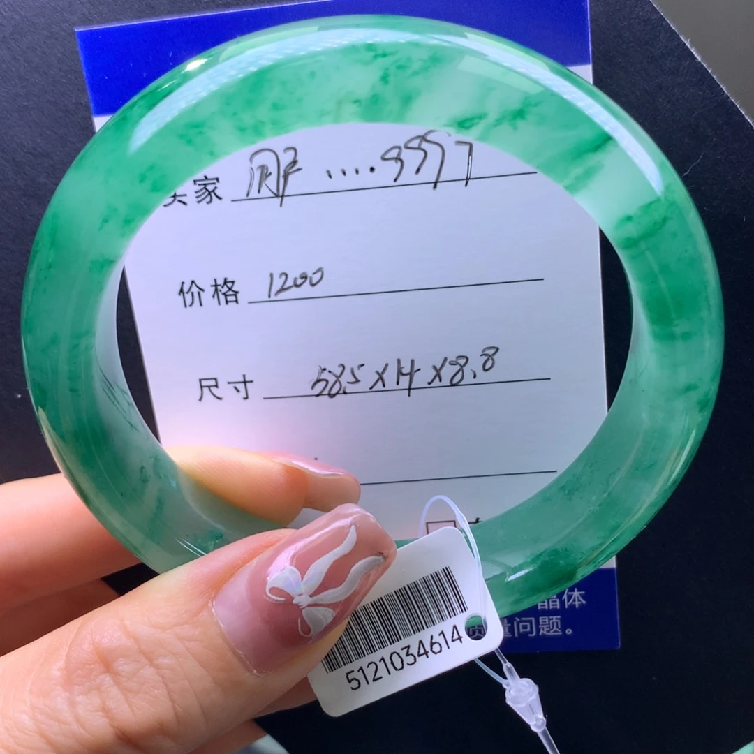 用***7石英质玉未镶嵌手镯