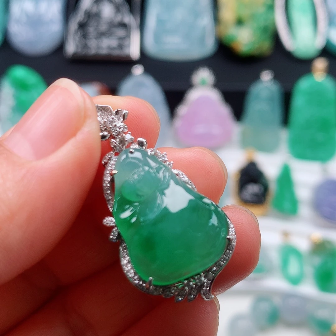 翡翠颈饰未镶嵌冰胶块