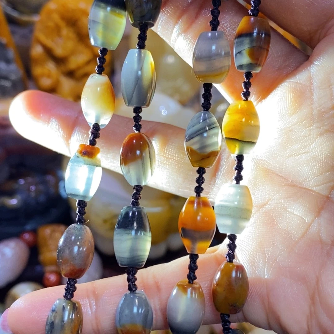 石英质玉（黄龙玉）颈饰未镶嵌