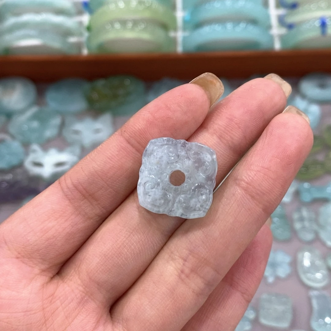 未镶嵌蛇纹石玉颈饰