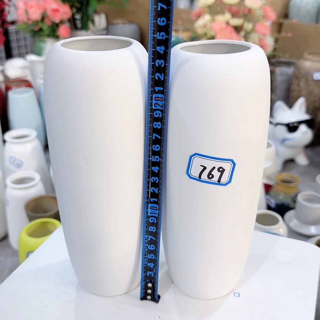 769号一对陶瓷高24厘米瑕疵